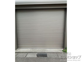 のガレージシャッター ガレージシャッタークワトロ 電動式 内部付タイプ 施工例