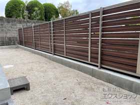 のフェンス・柵 モクハイフェンス フリーポールタイプ　木調カラー 施工例