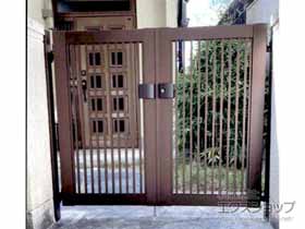 の門扉 シンプレオ門扉10型 たて粗格子 両開き 門柱使用 施工例