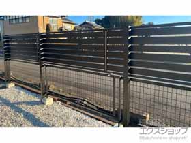 のフェンス・柵 ルシアスフェンスF04型 横板 木調カラー 上段のみ設置 自立建て用 施工例