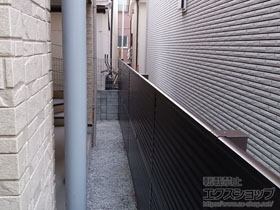 のフェンス・柵 ミエーネフェンス 目隠しルーバータイプ 2段支柱 自立建て用 施工例