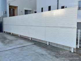 のフェンス・柵 ミエーネフェンス 目隠しルーバータイプ 2段支柱 自立建て用 施工例