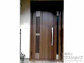 LIXIL リクシル(トステム)の玄関ドア リシェント玄関ドア3 断熱K4仕様 親子仕様(ランマ付き)外観左吊元 M83型 ※FamiLock仕様 施工例