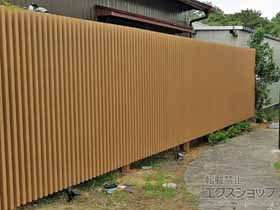 のフェンス・柵 ルシアス スクリーンフェンスS02型 木調色　自由柱施工 施工例