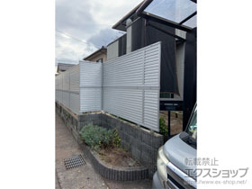 のフェンス・柵 ミエーネフェンス 目隠しルーバータイプ 2段支柱 自立建て 施工例