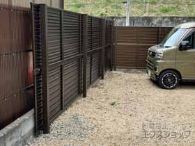 のフェンス・柵 ミエーネフェンス 目隠しルーバータイプ 2段支柱 自立建て用 施工例