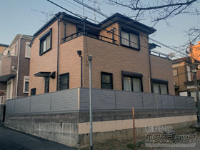 のフェンス・柵 ミエーネフェンス 目隠しルーバータイプ　自由柱施工+フェンス下隙間隠し 施工例