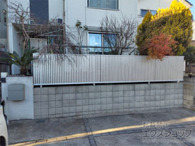 のフェンス・柵 シンプレオフェンス4F型 たて太格子 自由柱施工 施工例