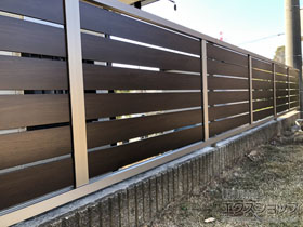のフェンス・柵 フェンスAB YS3型 横スリット3 複合色　フリーポールタイプ 施工例