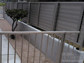 のフェンス・柵 ミエーネフェンス 目隠しルーバータイプ 自由柱施工 施工例