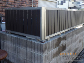 のフェンス・柵 クレディフェンスHG 12B型 木調カラー 自由支柱仕様 施工例