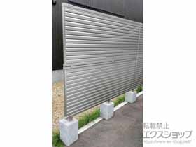 のフェンス・柵 ミエーネフェンス 目隠しルーバータイプ 2段支柱 自立建て用 施工例
