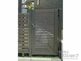 YKKAPの門扉 シンプレオ門扉3型 横太格子 片開き 門柱使用 施工例