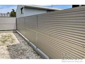 のフェンス・柵 ミエーネフェンス 目隠しルーバータイプ 2段支柱 ブロック建て用 施工例