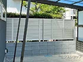 のカーポート エフルージュ FIRST　積雪〜20cm対応＋サイドパネル（間柱付き）＋着脱式サポート 柱 施工例