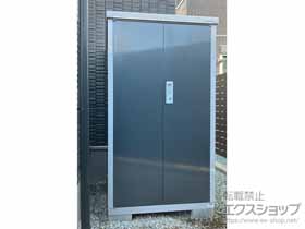の物置・屋外倉庫 アイビーストッカー 900×905×1603 BJX-099D-CG＋別売前棚板 施工例