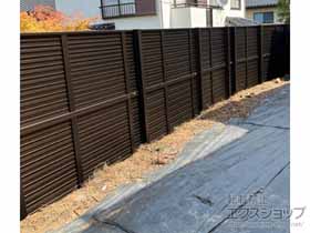 のフェンス・柵 ミエーネフェンス 目隠しルーバータイプ 2段支柱 自立建て用 施工例