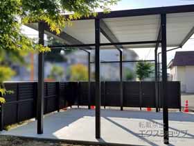 のフェンス・柵 ミエーネフェンス 目隠しルーバータイプ 2段支柱 自立建て用（パネル2段） 施工例
