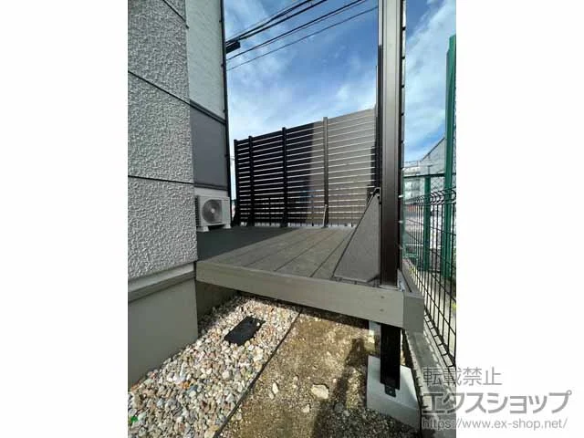YKKAPのウッドデッキ リウッドデッキ 200＋ルシアスハイパーティションA01型＜横板格子タイプ＞ 施工例