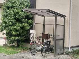 のサイクルポート・駐輪場 スマイリンII 中央柱タイプ 三面（コ型） 側面パネル2段タイプ 積雪〜20cm対応 施工例