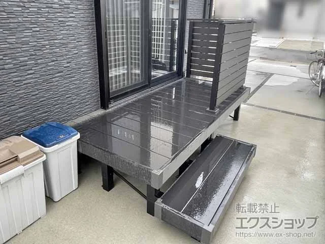 YKKAPのウッドデッキ リウッドデッキ 200＋段床セット　<正面タイプ1段>＋ルシアスデッキフェンスA01型<横板格子タイプ> 施工例
