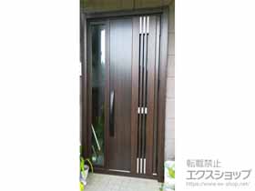 栃木県矢板市のLIXIL リクシル（トステム）の玄関ドア リシェント玄関ドア3 M83型 断熱K2仕様 片袖仕様(ランマ無)外観右吊元 ※FamiLock仕様 施工例
