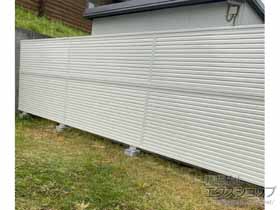 のフェンス・柵 ミエーネフェンス 目隠しルーバータイプ 2段支柱 自立建て用 施工例