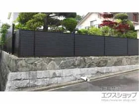 YKKAPのフェンス・柵・塀 シンプレオフェンス13F型 ルーバー　自由柱施工 施工例