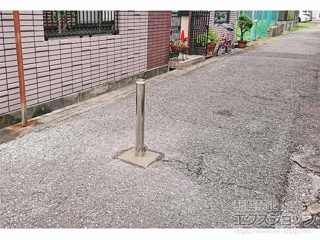 LIXIL(リクシル)のお問い合わせ商品 スペースガード（車止め） S76型 取外し式 フタ付き・南京錠付き 施工例