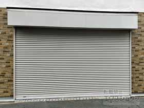 のガレージシャッター プラテアII スチールタイプ 外置 電動式（2連装）※外部付 施工例