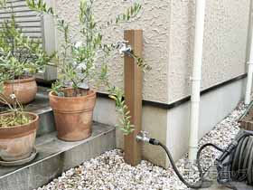 の立水栓・ガーデンシンク 立水栓ユニット レヴウッドタイプ 施工例