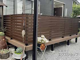 のウッドデッキ リウッドデッキ 200＋ルシアスデッキフェンスＡ01型＜横板格子タイプ＞ 施工例