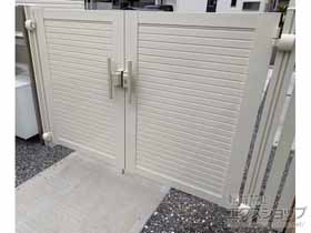 の門扉 シンプレオ門扉5型 横目隠し 両開き 門柱使用 施工例
