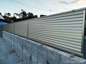 のフェンス・柵 ミエーネフェンス 目隠しルーバータイプ　自由柱施工 施工例