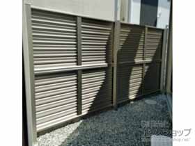 のフェンス・柵 ミエーネフェンス 目隠しルーバータイプ 2段支柱 自立建て用 施工例