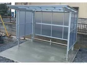 LIXIL(リクシル)のサイクルポート・自転車置き場 フーゴFパーク (フラットスタイル) パネル3面囲い 積雪～20cm対応+輪止めセット 施工例