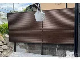 Value Selectのフェンス・柵・塀 ミエーネフェンス 目隠しルーバータイプ 2段支柱 自立建て用 施工例
