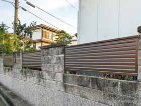 のフェンス・柵 ミエーネフェンス 目隠しルーバータイプ 自由柱施工 施工例