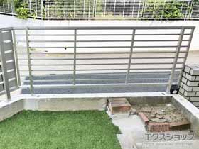 のフェンス・柵 シンプレオフェンス9F型 横粗格子 自由柱施工 施工例