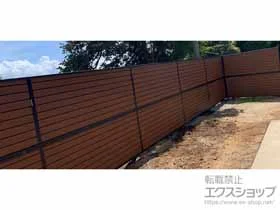 Value Selectのフェンス モクアルフェンス 目隠しタイプ 2段支柱 自立建て用 施工例