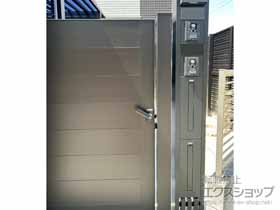 の門扉 ルシアス門扉W06型 横目隠し 片開き アルミカラー 門柱使用 施工例