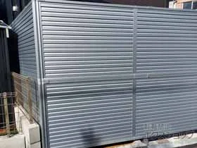 Value Selectのフェンス・柵・塀 ミエーネフェンス 目隠しルーバータイプ 2段支柱 自立建て用 施工例