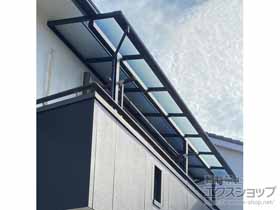 愛知県岩倉市のYKKAPのバルコニー屋根 ソラリア F型 屋根タイプ 連棟 積雪～20cm対応 施工例
