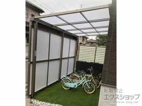LIXIL(リクシル)のテラス囲い スピーネストックヤードF型 パネルタイプ スクリーン仕様 施工例
