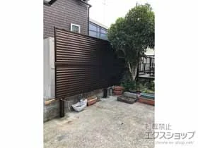Value Selectのフェンス・柵・塀 ミエーネフェンス 目隠しルーバータイプ 2段支柱 自立建て用 施工例