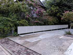福岡県糟屋郡久山町のLIXIL(リクシル)のフェンス・柵・塀 フェンスAB YS3型 横スリット3　フリーポールタイプ 施工例