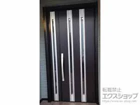 LIXIL リクシル(トステム)の玄関ドア リシェント玄関ドア3 M24型 断熱K4仕様 親子仕様(ランマ無)外観右吊元 ※FamiLock仕様 施工例