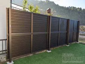 Value Selectのフェンス・柵・塀 ミエーネフェンス 目隠しルーバータイプ 2段支柱 自立建て用 施工例