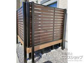 のフェンス・柵 ルシアスフェンスF04型 横板 木調カラー 上段のみ設置 自立建て用 施工例
