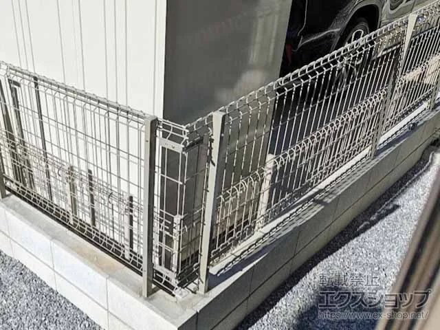 YKKAPのフェンス イーネットフェンス 3F型　自由柱施工 施工例